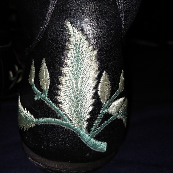 Limited Edition Manuel Boots - Picture 3 of 16